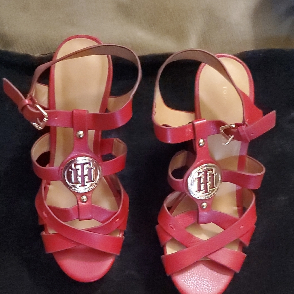 🍍NWOT Tommy Hilfiger Red Elegant Sandals